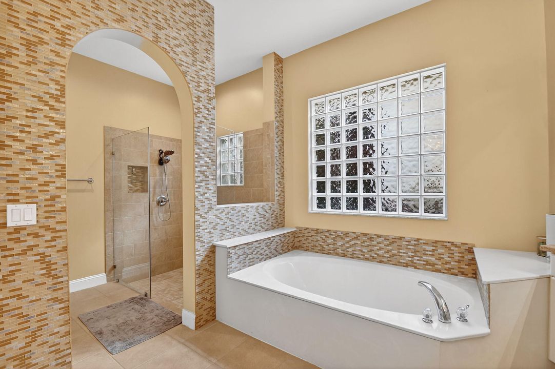 合同活跃: $590,000 (4 贝兹, 3 浴室, 2897 平方英尺)