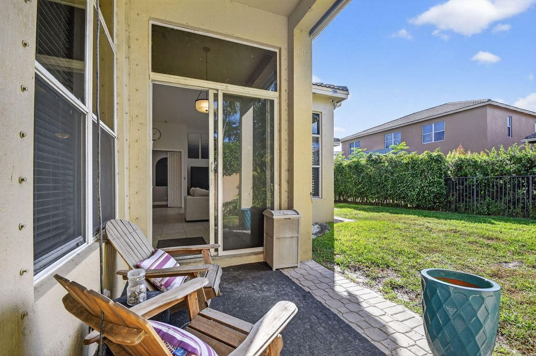 合同活跃: $590,000 (4 贝兹, 3 浴室, 2897 平方英尺)