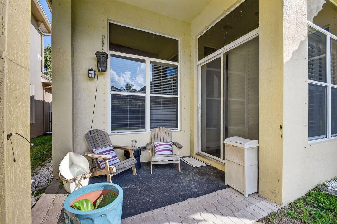 合同活跃: $590,000 (4 贝兹, 3 浴室, 2897 平方英尺)