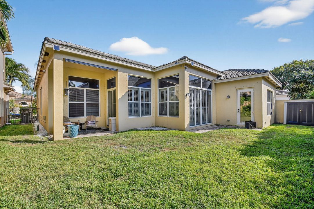 合同活跃: $590,000 (4 贝兹, 3 浴室, 2897 平方英尺)