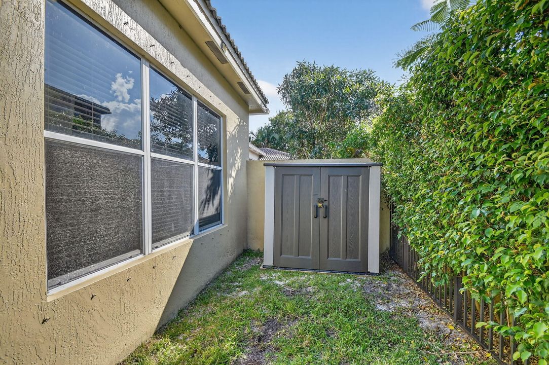 合同活跃: $590,000 (4 贝兹, 3 浴室, 2897 平方英尺)