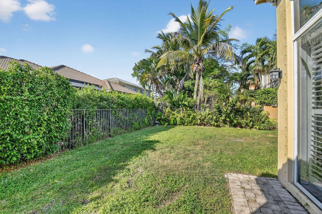 合同活跃: $590,000 (4 贝兹, 3 浴室, 2897 平方英尺)