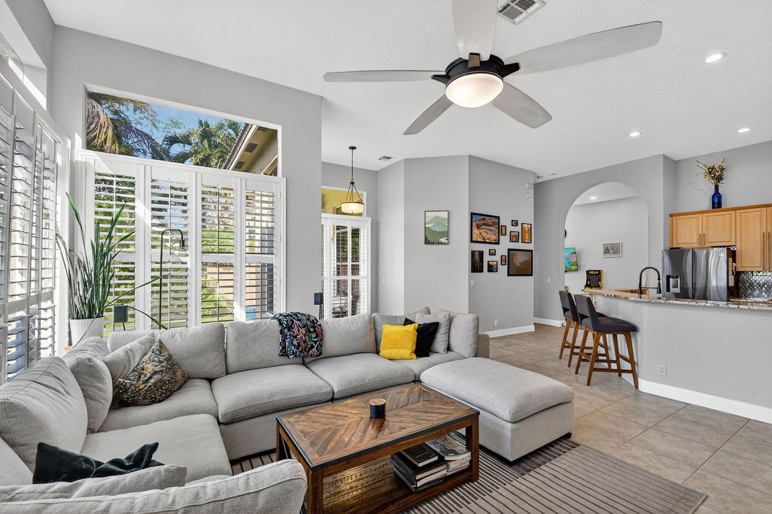 合同活跃: $590,000 (4 贝兹, 3 浴室, 2897 平方英尺)