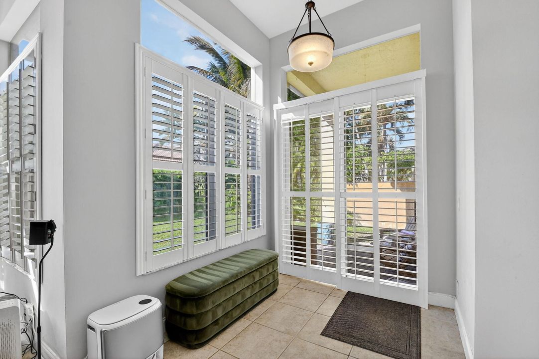 合同活跃: $590,000 (4 贝兹, 3 浴室, 2897 平方英尺)