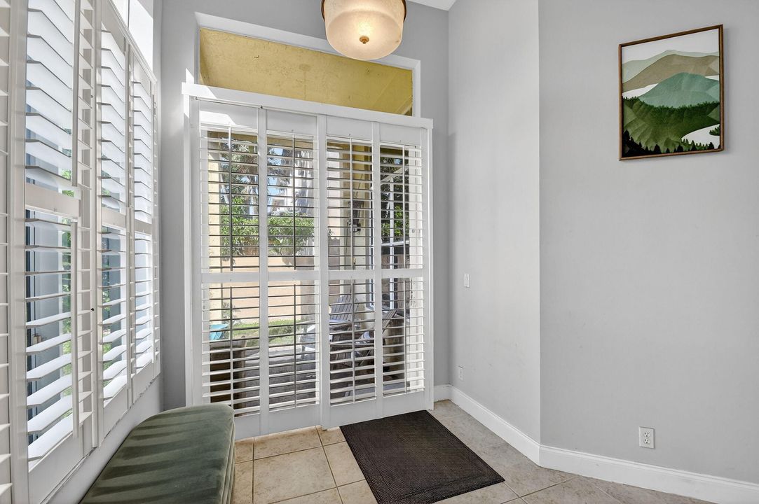 合同活跃: $590,000 (4 贝兹, 3 浴室, 2897 平方英尺)