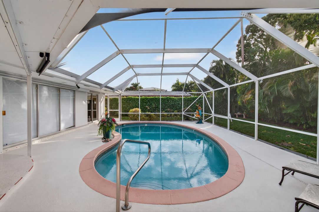 For Sale: $900,000 (3 beds, 3 baths, 1714 Square Feet)