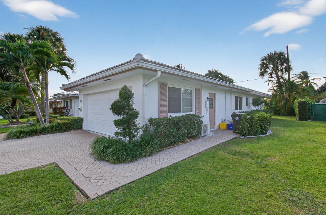 For Sale: $900,000 (3 beds, 3 baths, 1714 Square Feet)