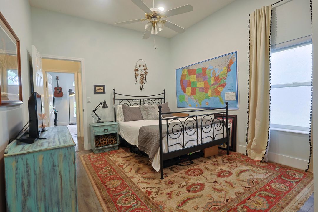 For Sale: $559,900 (3 beds, 2 baths, 1922 Square Feet)