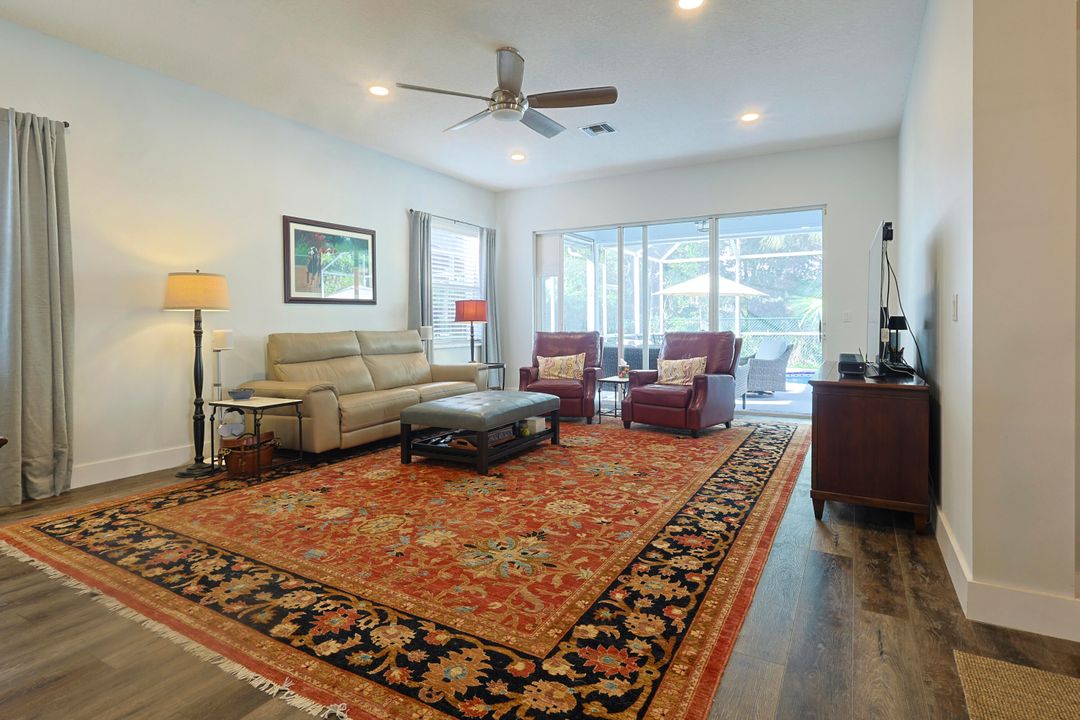 For Sale: $559,900 (3 beds, 2 baths, 1922 Square Feet)