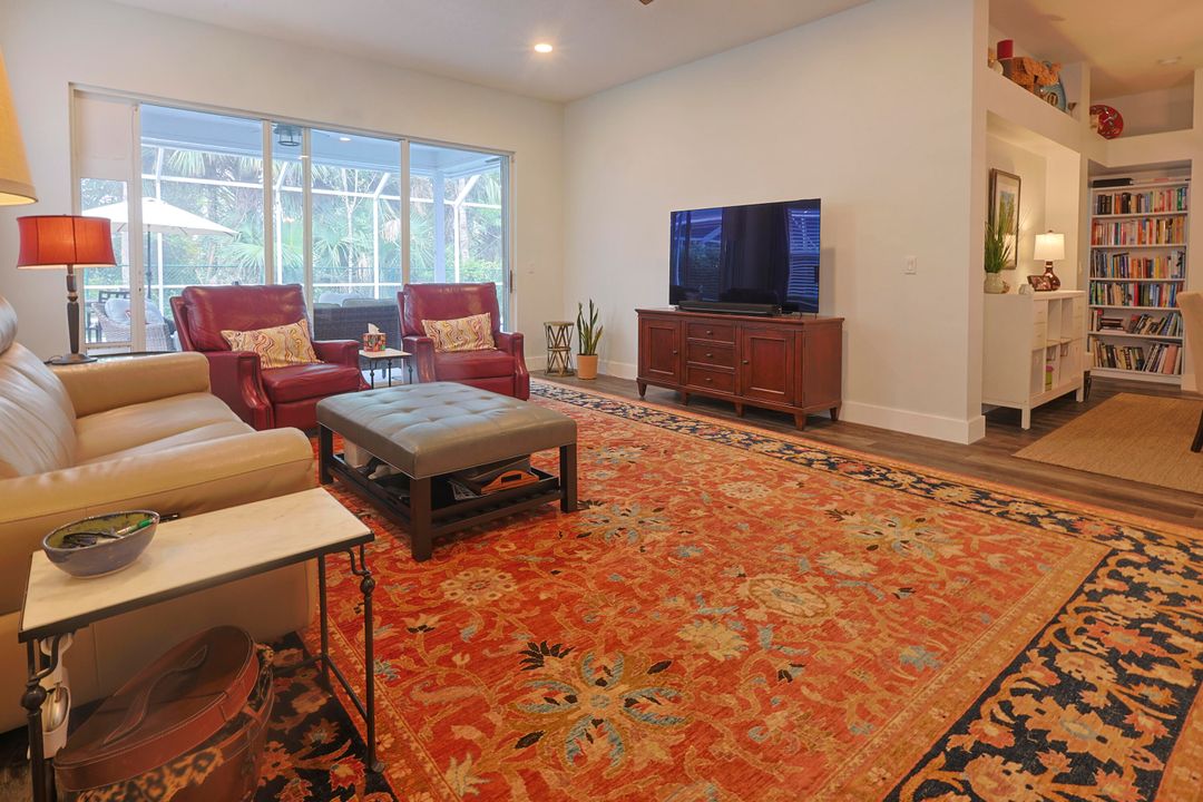 For Sale: $559,900 (3 beds, 2 baths, 1922 Square Feet)