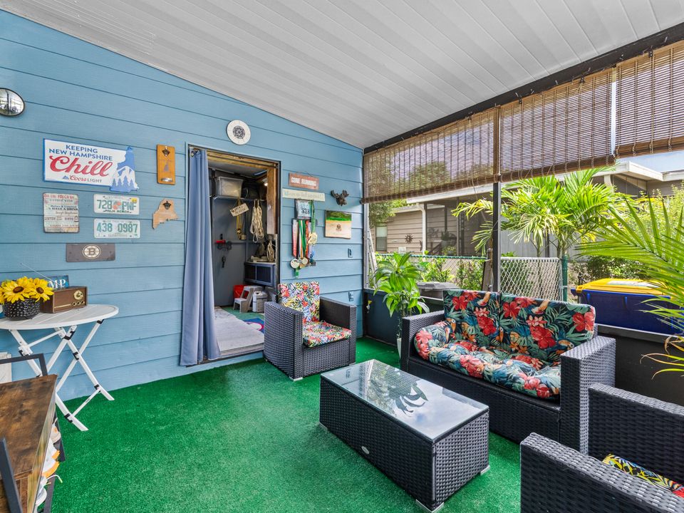 For Rent: $2,100 (2 beds, 2 baths, 1406 Square Feet)