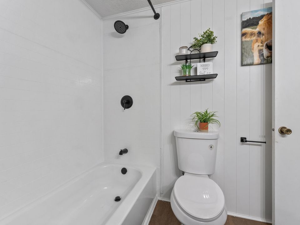 For Rent: $2,100 (2 beds, 2 baths, 1406 Square Feet)