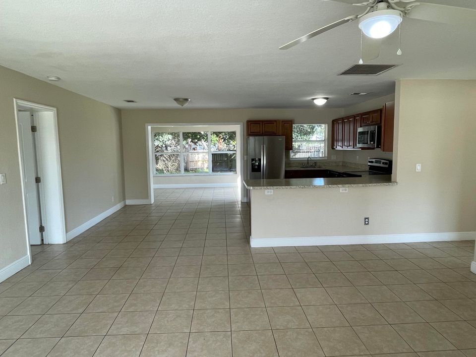 出租: $2,700 (3 贝兹, 2 浴室, 1496 平方英尺)