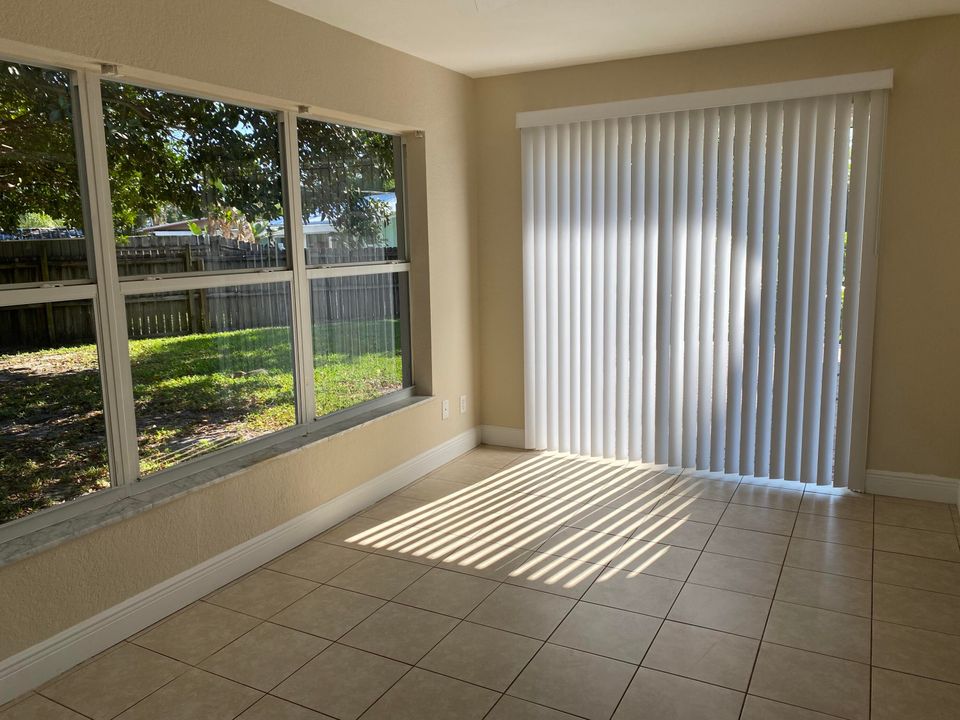 出租: $2,700 (3 贝兹, 2 浴室, 1496 平方英尺)