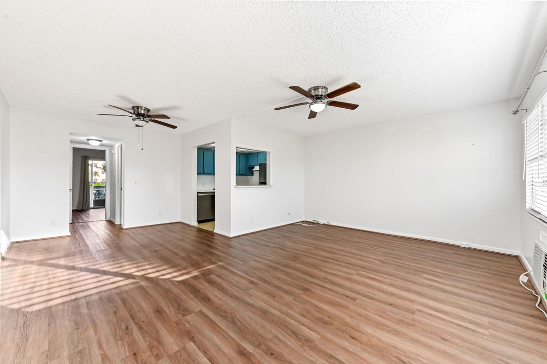 Под контрактом: $75,000 (1 спален, 1 ванн, 720 Квадратных фут)