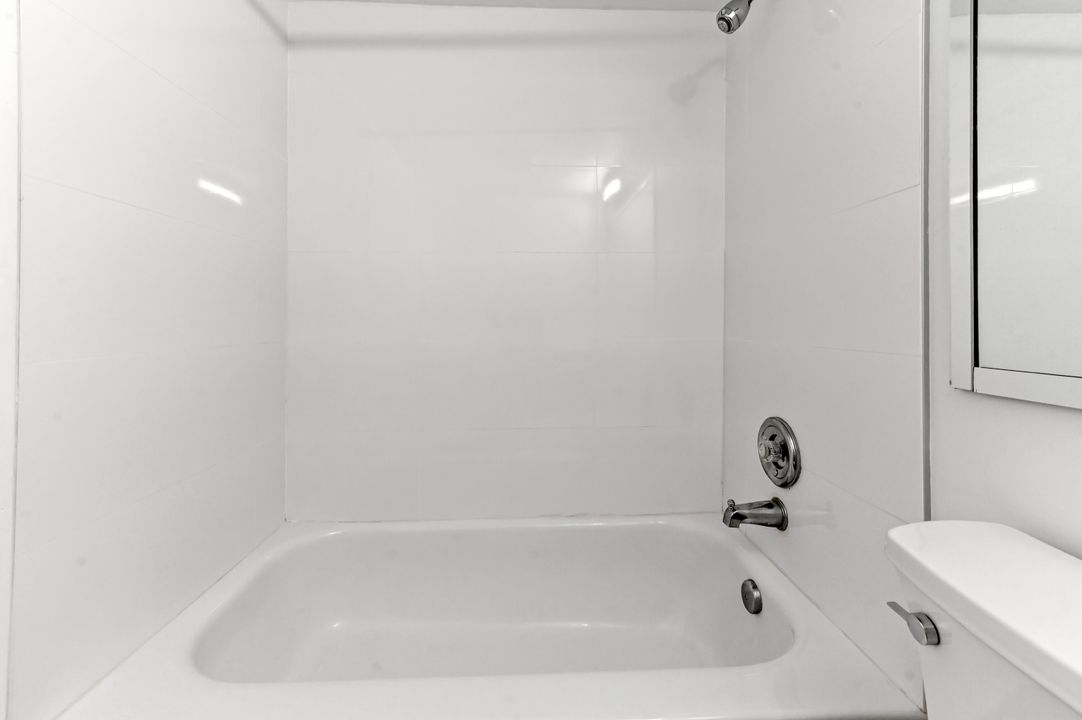 Под контрактом: $75,000 (1 спален, 1 ванн, 720 Квадратных фут)