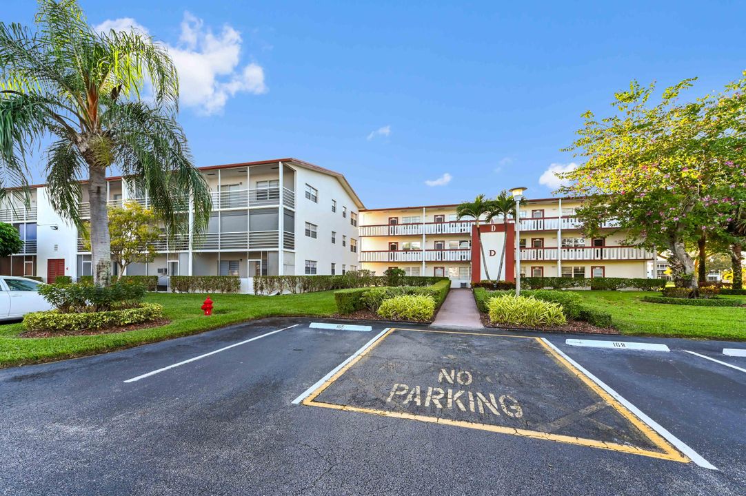 Под контрактом: $75,000 (1 спален, 1 ванн, 720 Квадратных фут)