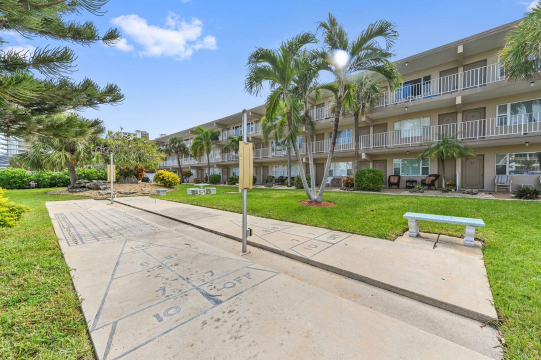 For Sale: $225,000 (2 beds, 1 baths, 1104 Square Feet)