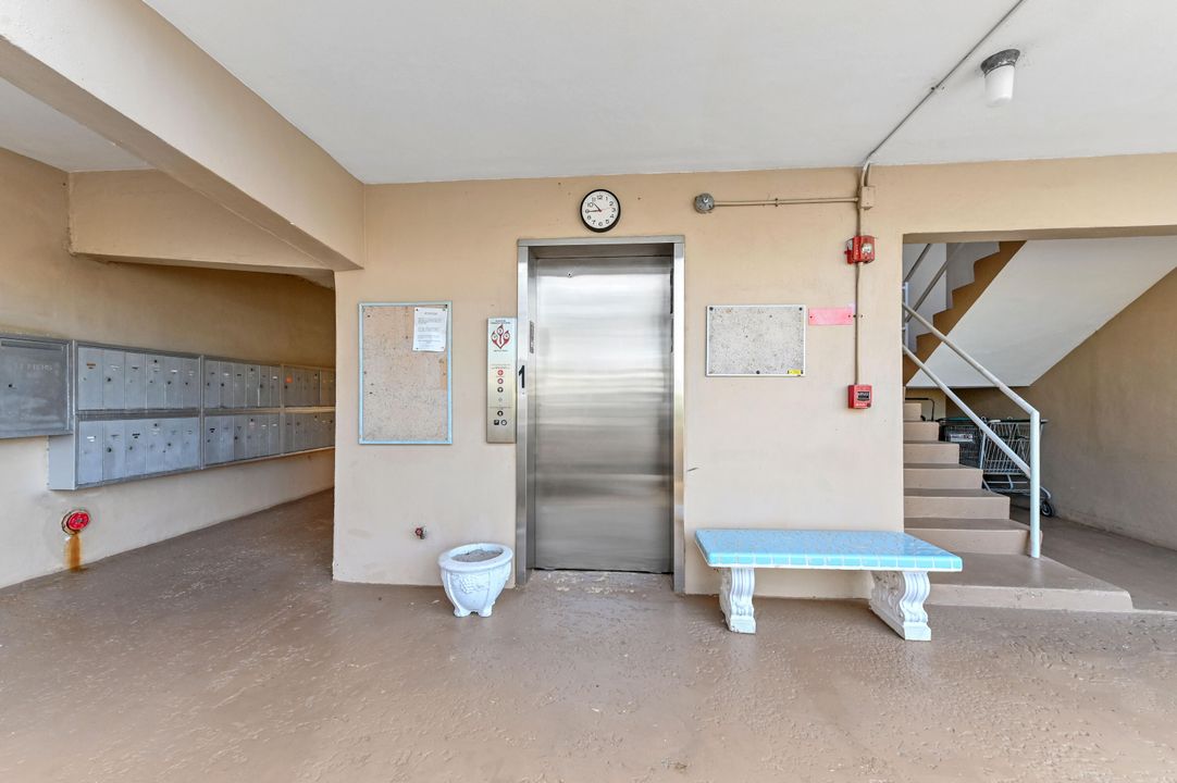 For Sale: $225,000 (2 beds, 1 baths, 1104 Square Feet)