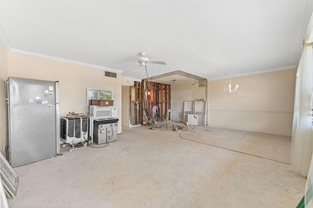 For Sale: $225,000 (2 beds, 1 baths, 1104 Square Feet)