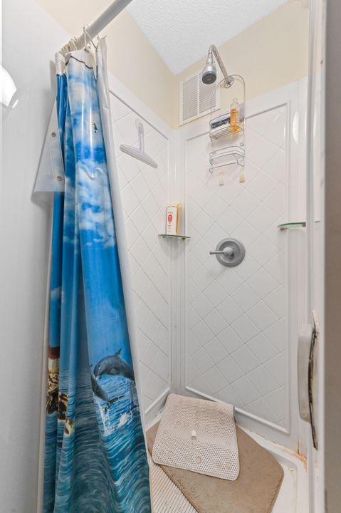 For Sale: $225,000 (2 beds, 1 baths, 1104 Square Feet)