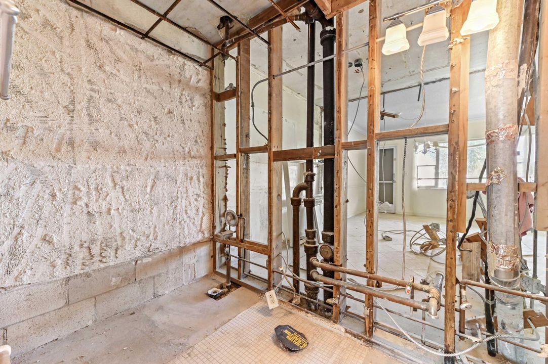 For Sale: $225,000 (2 beds, 1 baths, 1104 Square Feet)