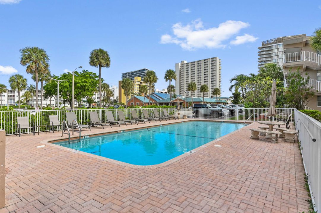 For Sale: $225,000 (2 beds, 1 baths, 1104 Square Feet)