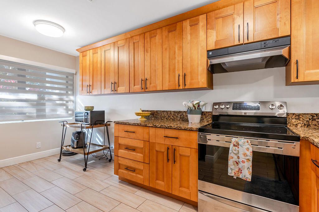 出租: $3,600 (2 贝兹, 2 浴室, 1344 平方英尺)