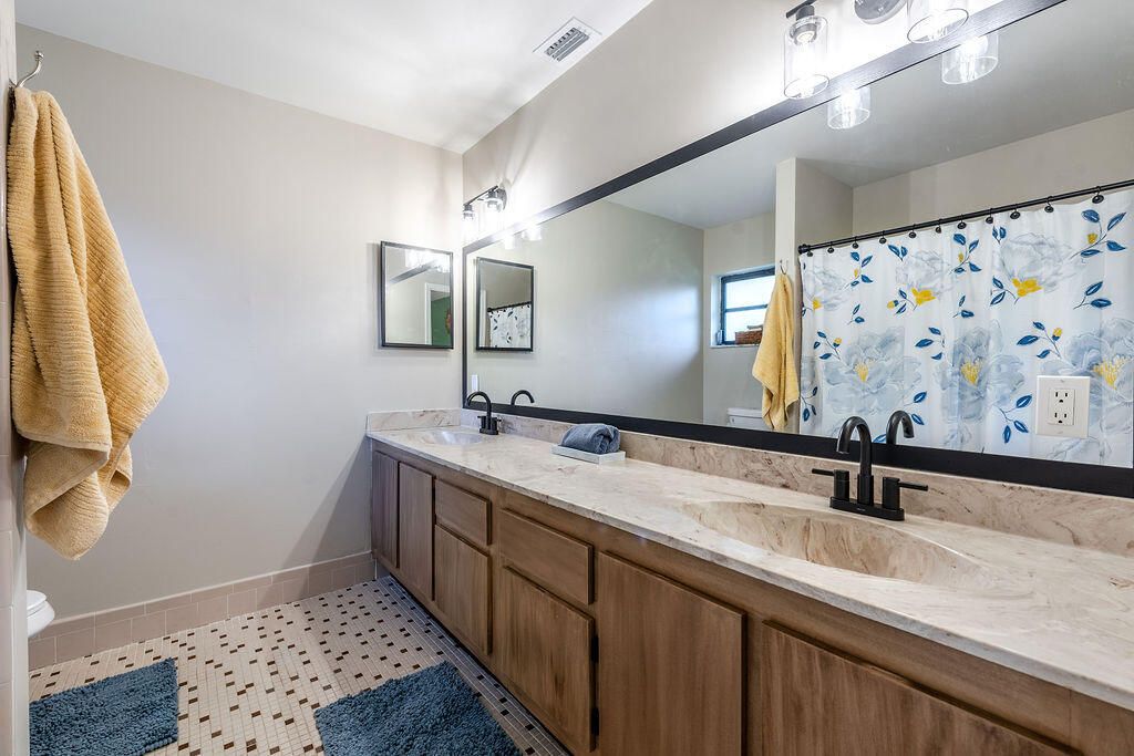 出租: $3,600 (2 贝兹, 2 浴室, 1344 平方英尺)