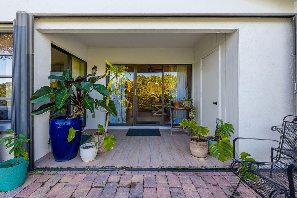 出租: $3,600 (2 贝兹, 2 浴室, 1344 平方英尺)