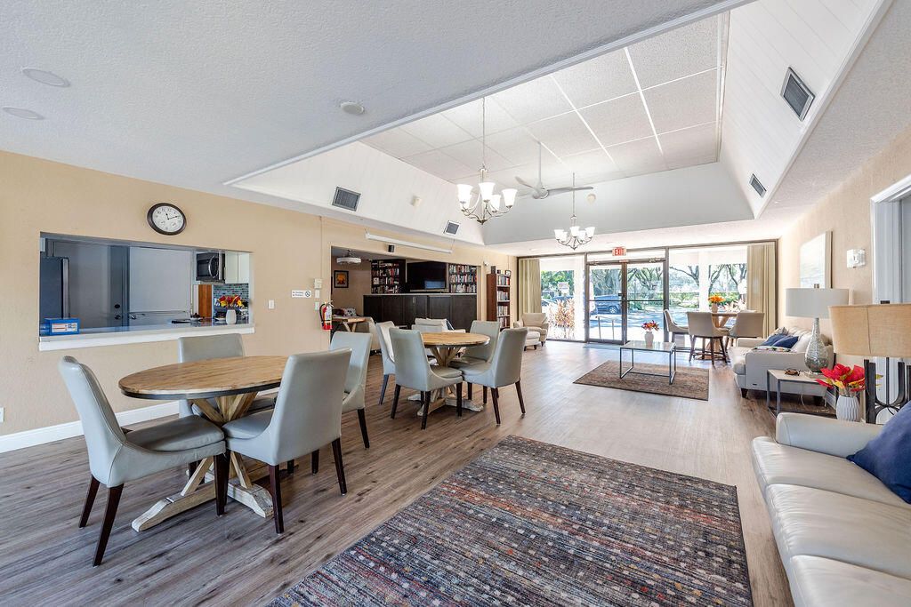 出租: $3,600 (2 贝兹, 2 浴室, 1344 平方英尺)