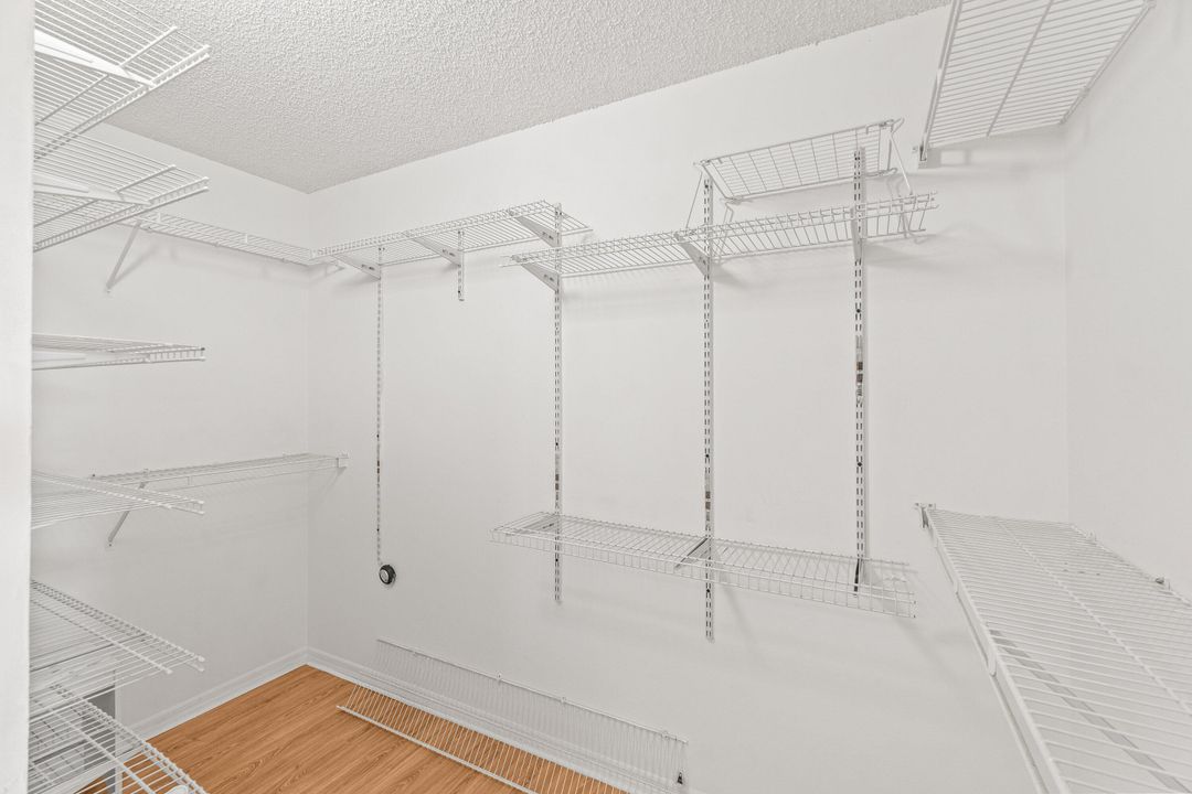 En Venta: $750,000 (4 camas, 2 baños, 2596 Pies cuadrados)