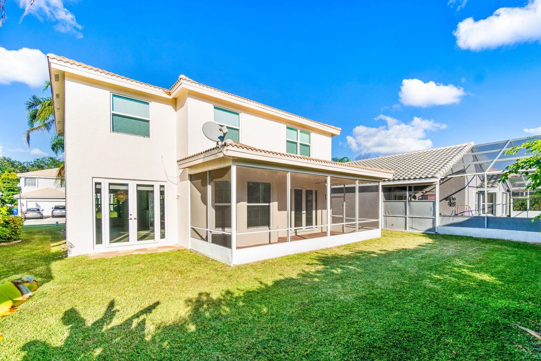 En Venta: $750,000 (4 camas, 2 baños, 2596 Pies cuadrados)