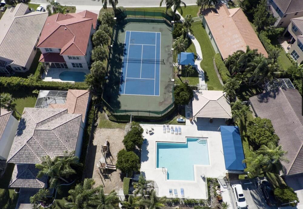 En Venta: $750,000 (4 camas, 2 baños, 2596 Pies cuadrados)