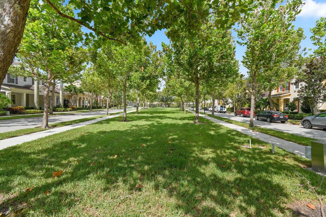 For Sale: $960,000 (3 beds, 2 baths, 1585 Square Feet)