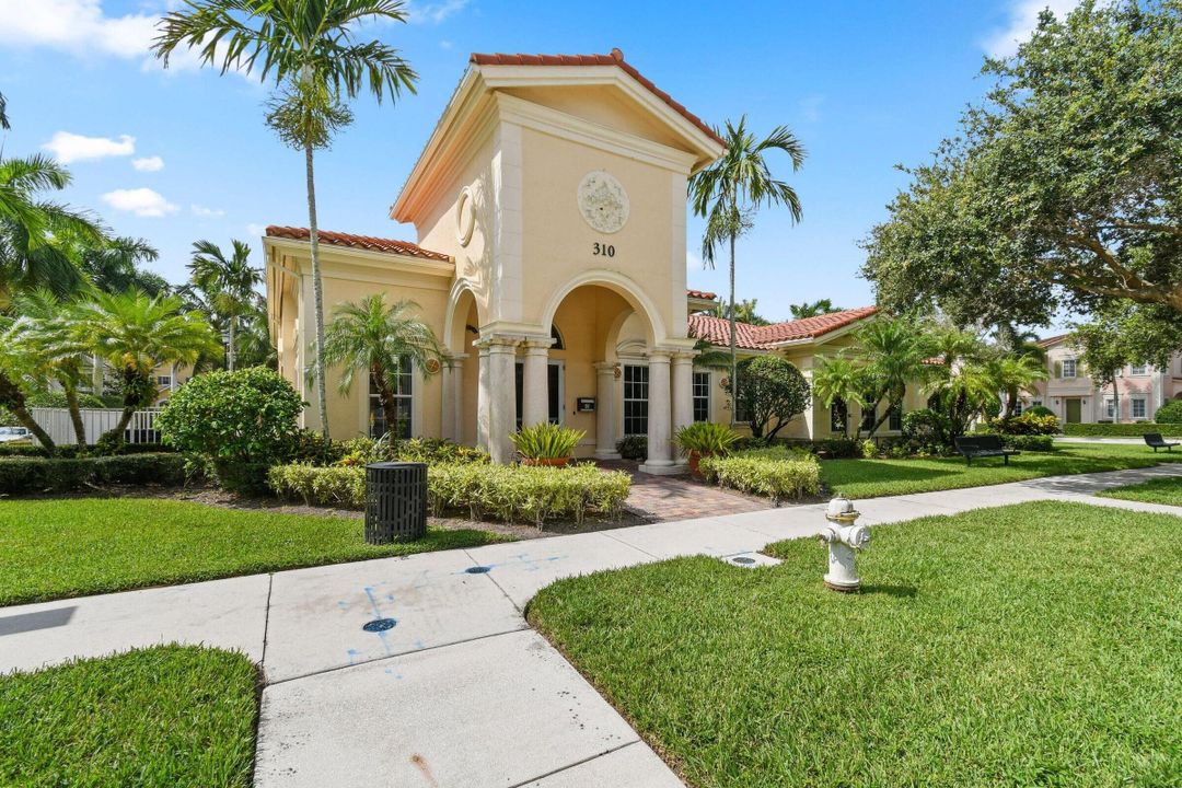 For Sale: $960,000 (3 beds, 2 baths, 1585 Square Feet)