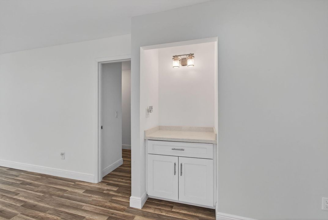For Sale: $299,000 (2 beds, 2 baths, 1216 Square Feet)