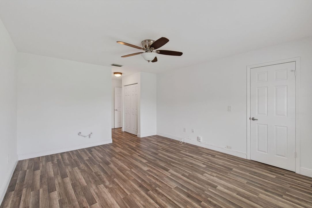 For Sale: $299,000 (2 beds, 2 baths, 1216 Square Feet)