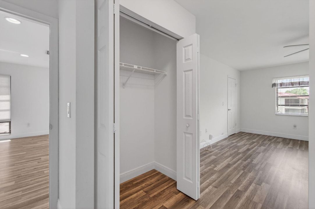 For Sale: $299,000 (2 beds, 2 baths, 1216 Square Feet)