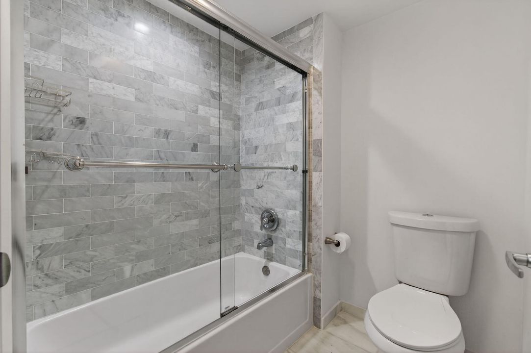 For Sale: $299,000 (2 beds, 2 baths, 1216 Square Feet)