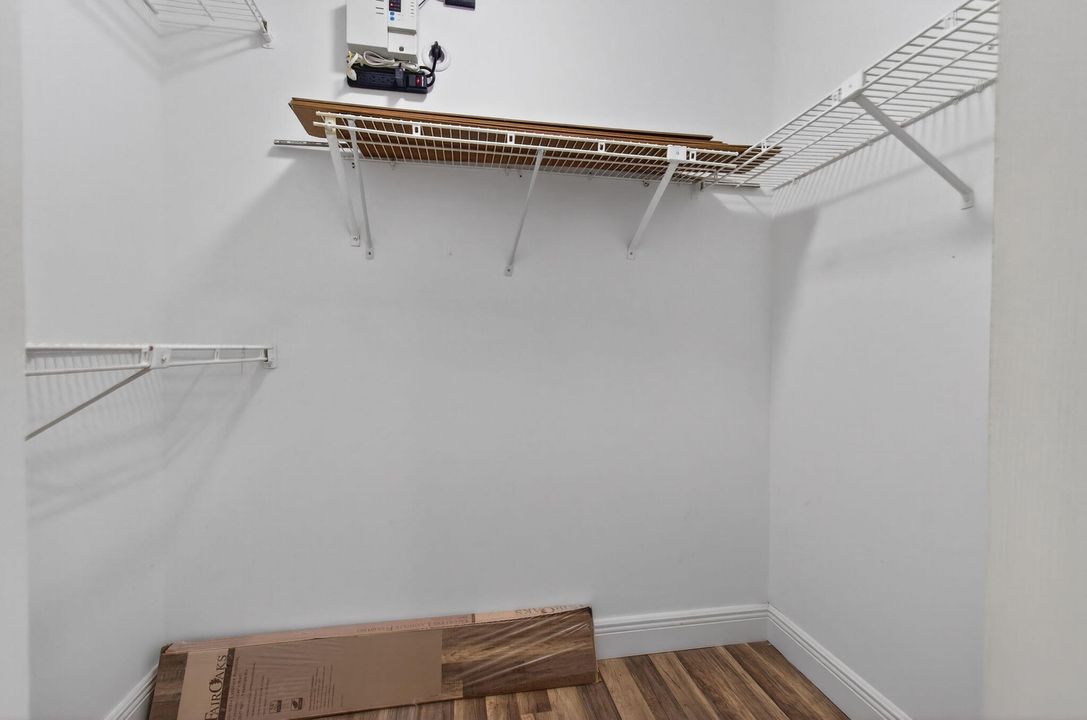 For Sale: $299,000 (2 beds, 2 baths, 1216 Square Feet)