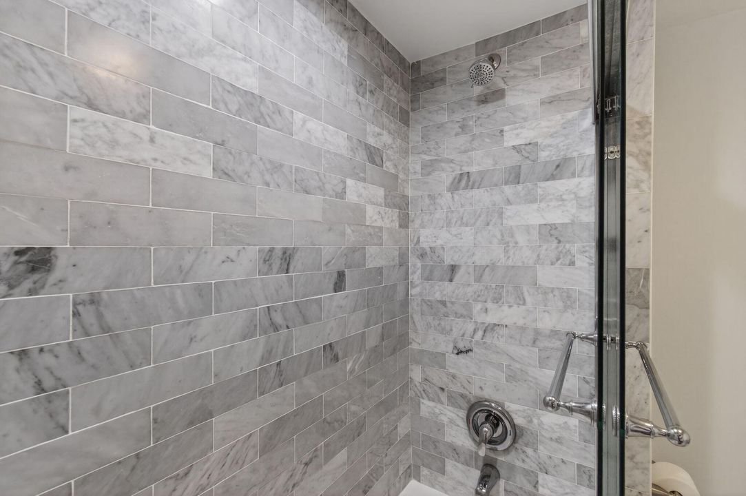 For Sale: $299,000 (2 beds, 2 baths, 1216 Square Feet)