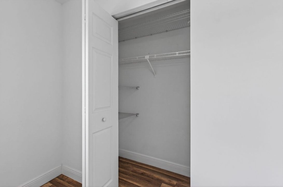 For Sale: $299,000 (2 beds, 2 baths, 1216 Square Feet)