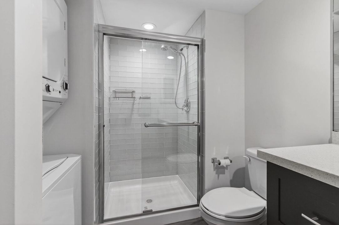 For Sale: $299,000 (2 beds, 2 baths, 1216 Square Feet)