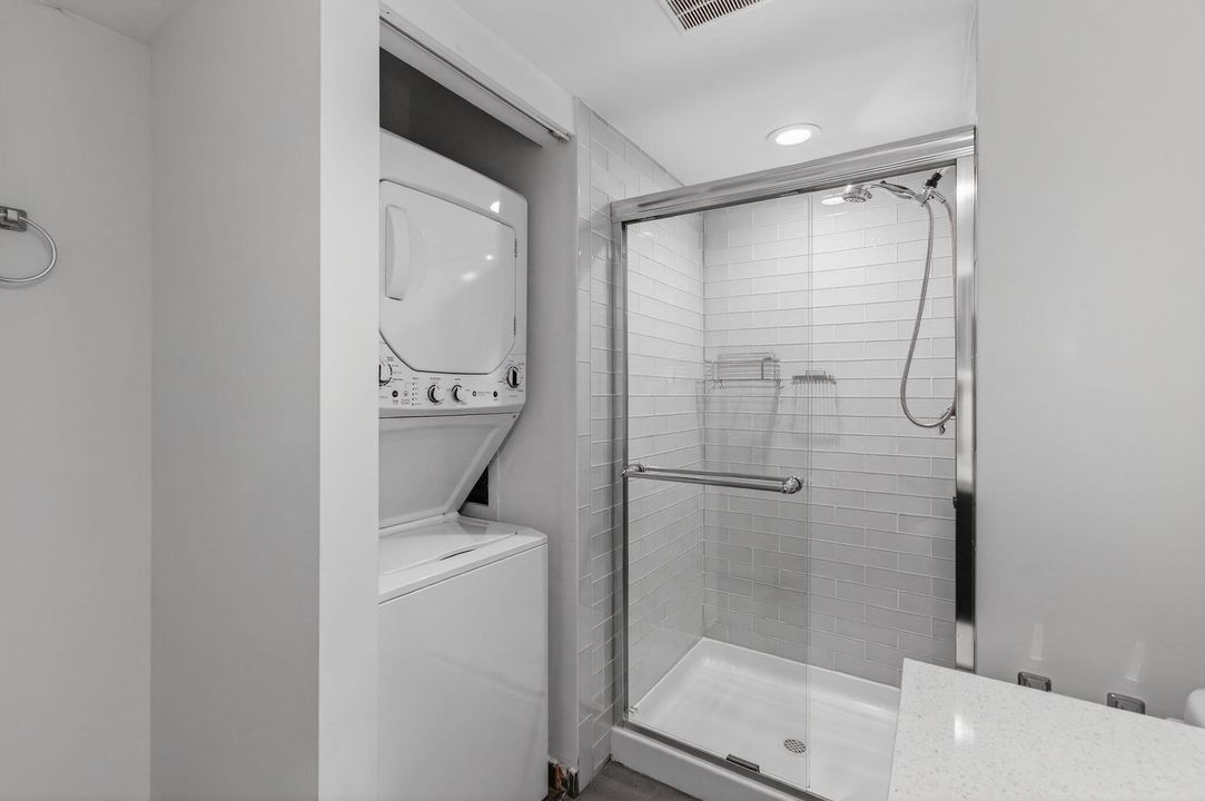 For Sale: $299,000 (2 beds, 2 baths, 1216 Square Feet)