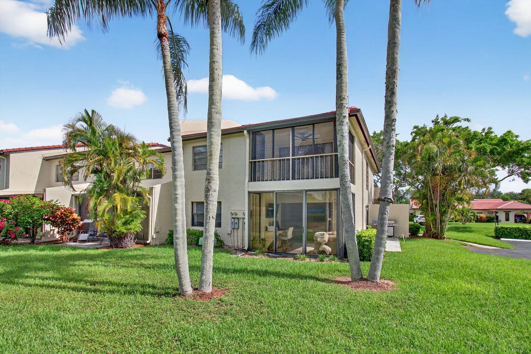 For Sale: $299,000 (2 beds, 2 baths, 1216 Square Feet)