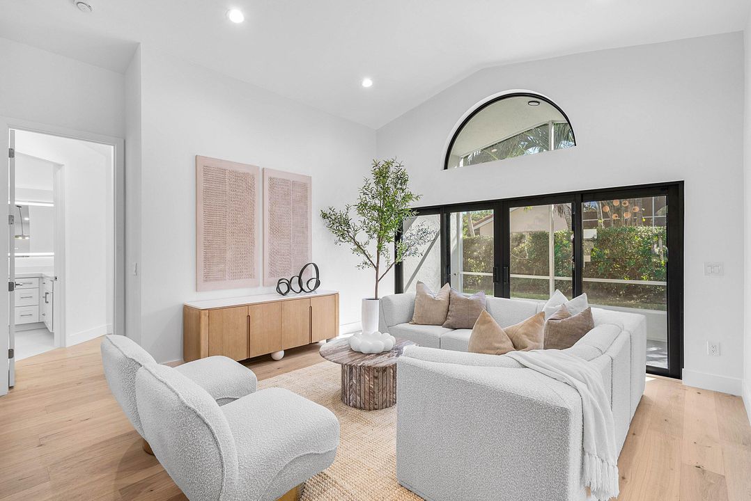 For Sale: $885,000 (3 beds, 2 baths, 1774 Square Feet)