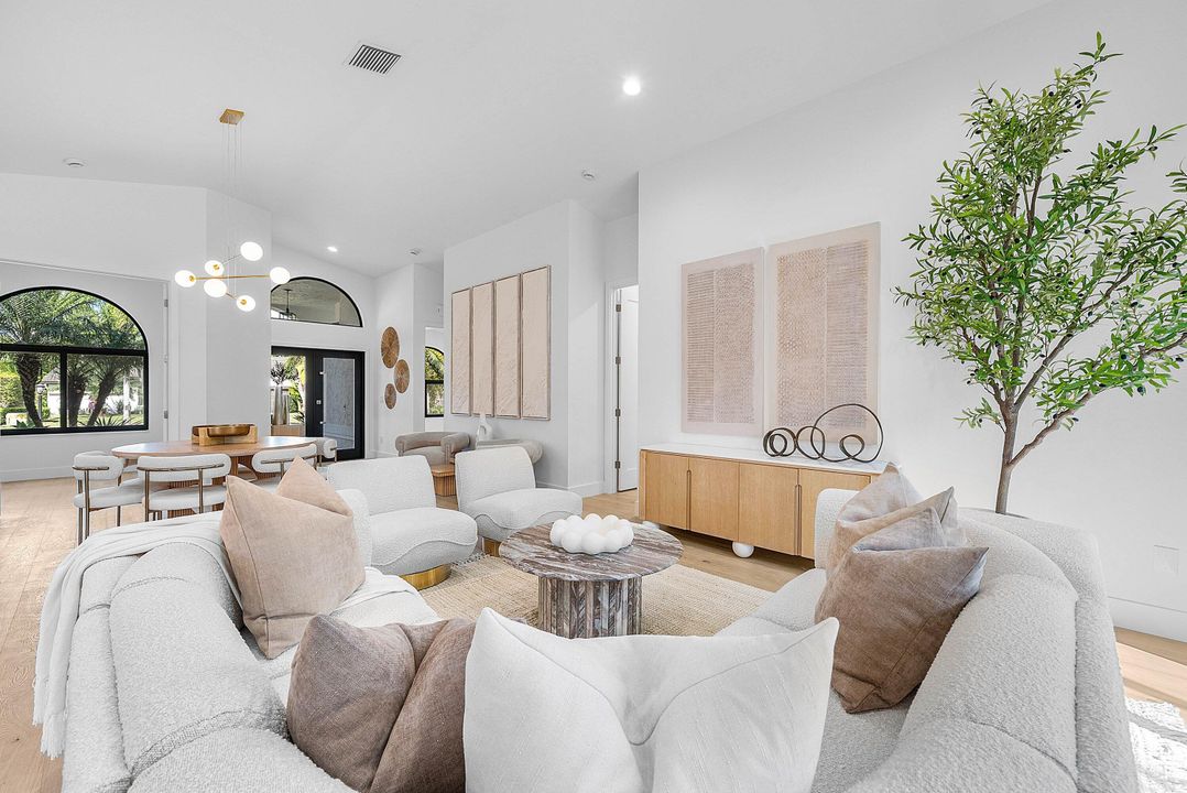 For Sale: $885,000 (3 beds, 2 baths, 1774 Square Feet)