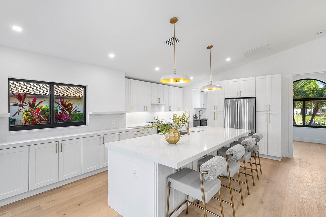 For Sale: $885,000 (3 beds, 2 baths, 1774 Square Feet)