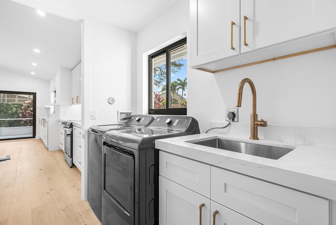 For Sale: $885,000 (3 beds, 2 baths, 1774 Square Feet)